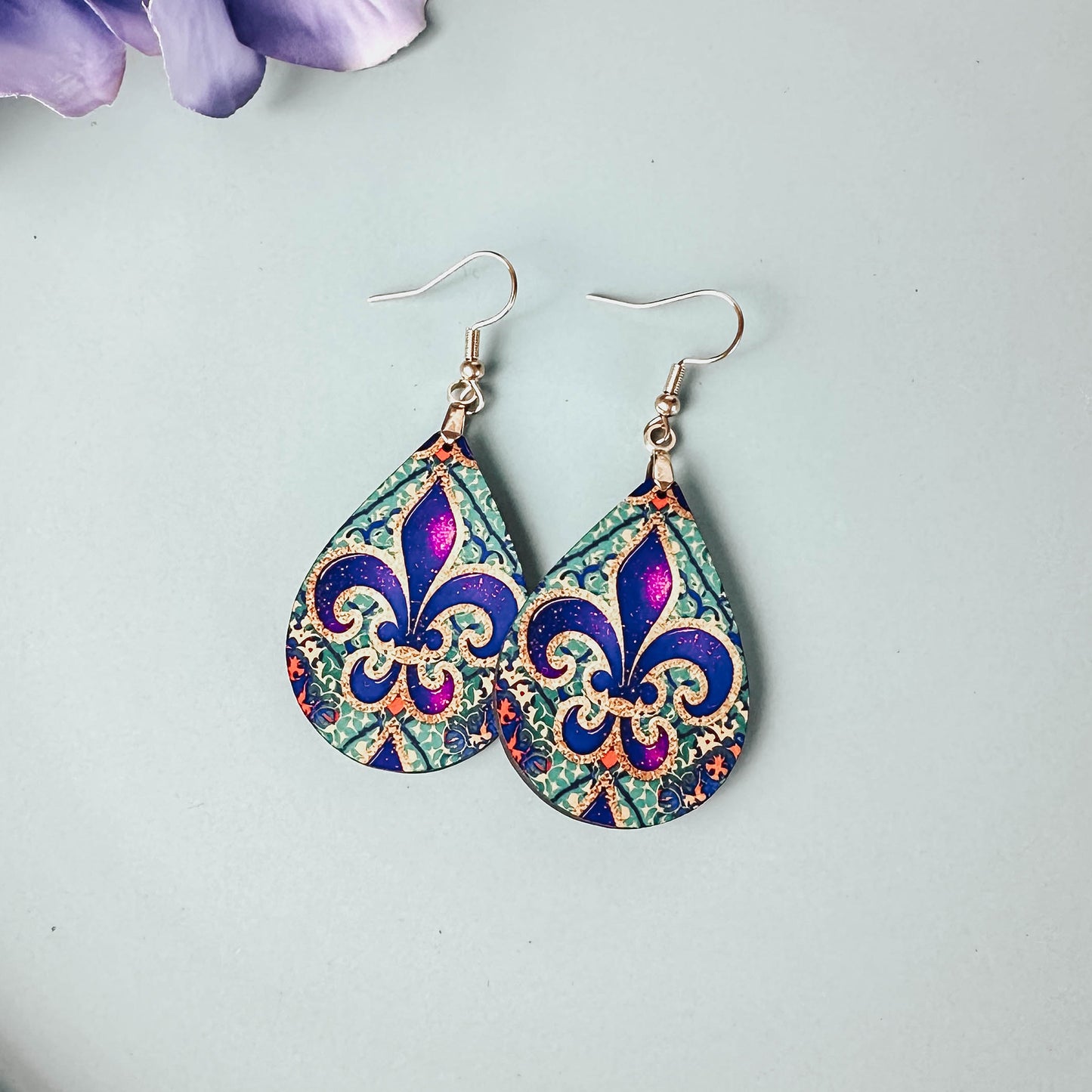 Fleur De Lis Teardrop Earrings – Purple Green Mardi Gras Dangle Earrings