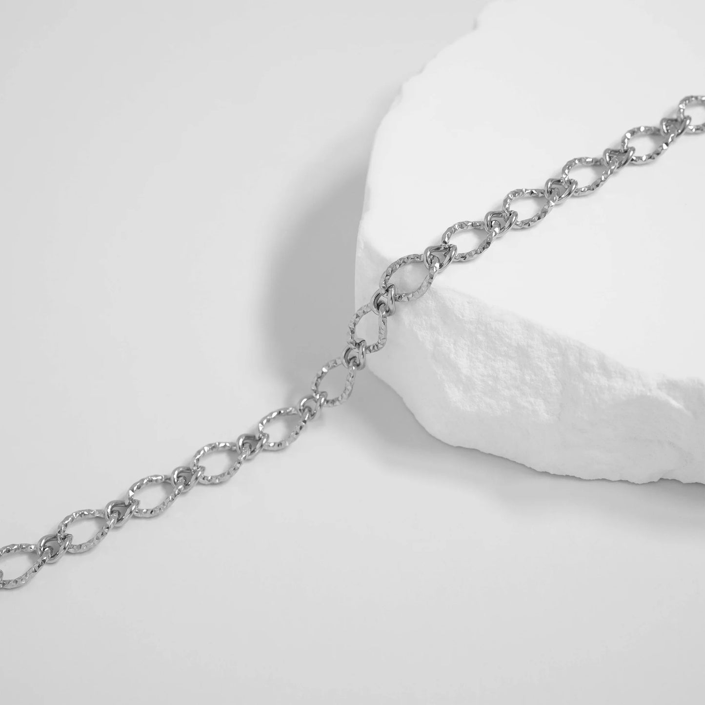 Hammered Oval Link Necklace – 18K Gold or Silver Stainless Steel