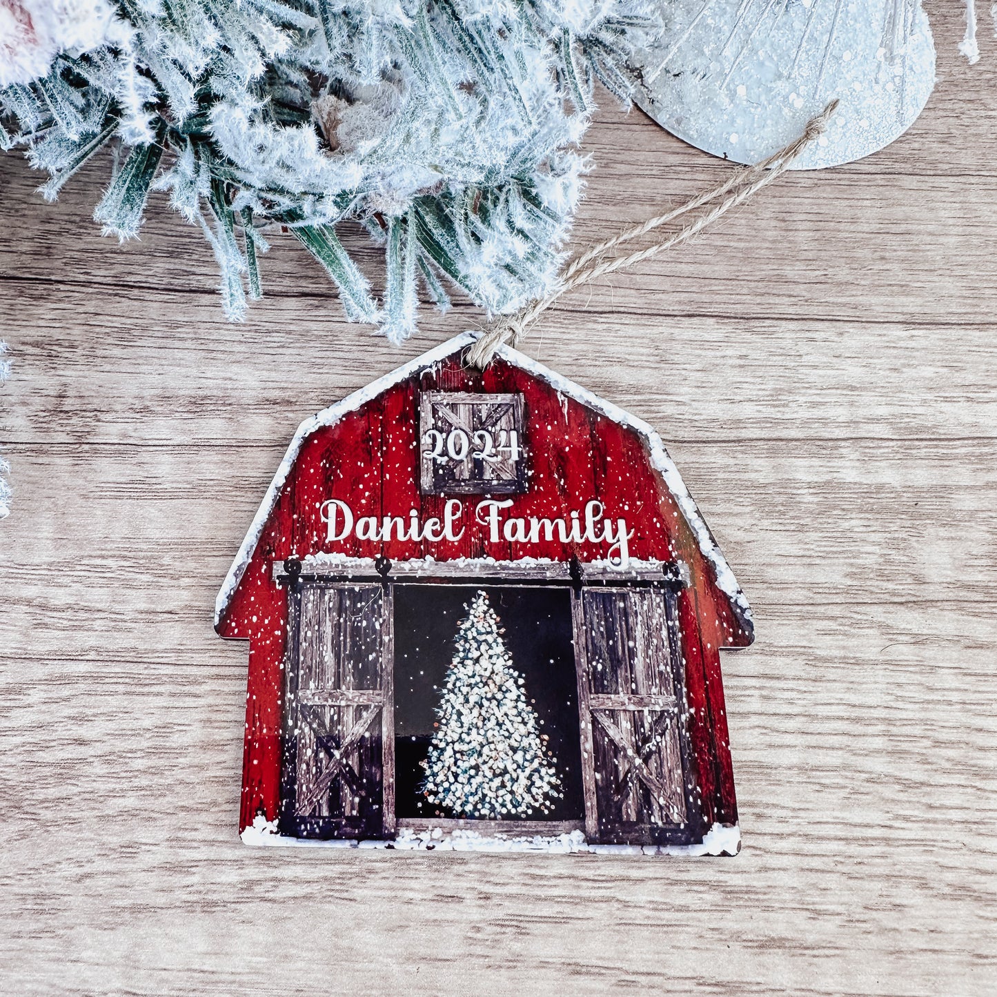 Personalized Red Barn Family Ornament – 2025 Christmas Keepsake